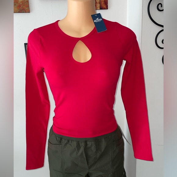 NWT HOLLISTER RED SIZE S LONG SLEEVE - Picture 1 of 8